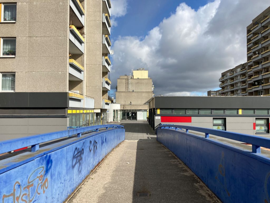 6. Blaue Brücke Jenfeld Zentrum